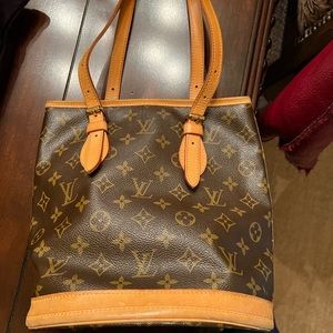 Authentic Louis Vuitton small bucket bag in great condition!